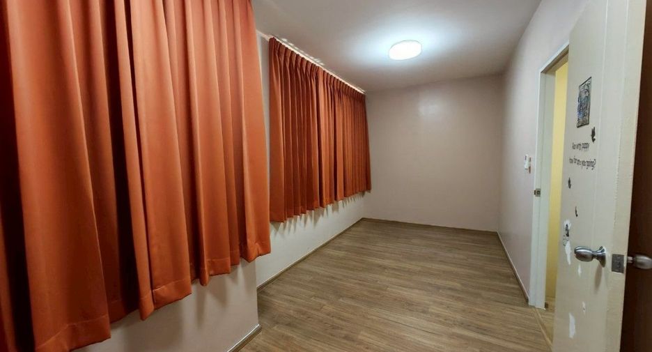 For sale 3 bedrooms townhouse in Pak Kret, Nonthaburi