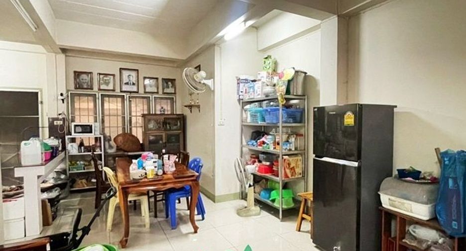Local comercial en venta de 14 habitaciones en Bang Bua Thong, Nonthaburi