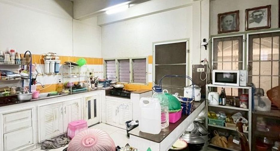 Local comercial en venta de 14 habitaciones en Bang Bua Thong, Nonthaburi