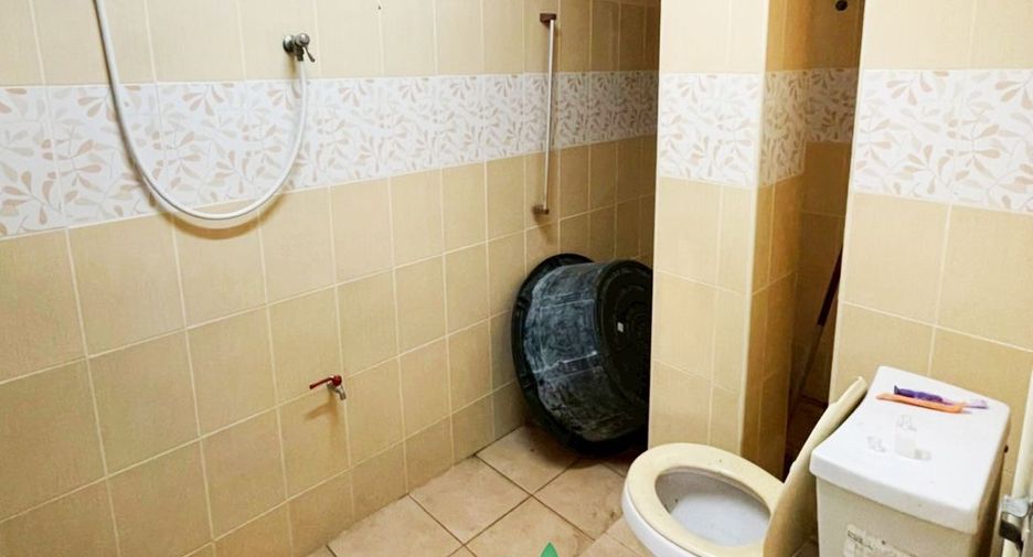 Local comercial en venta de 14 habitaciones en Bang Bua Thong, Nonthaburi