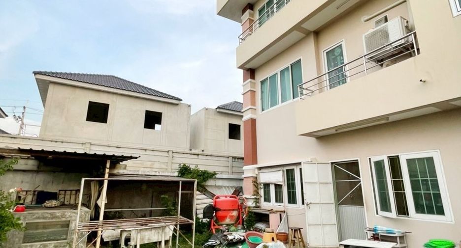 Local comercial en venta de 14 habitaciones en Bang Bua Thong, Nonthaburi