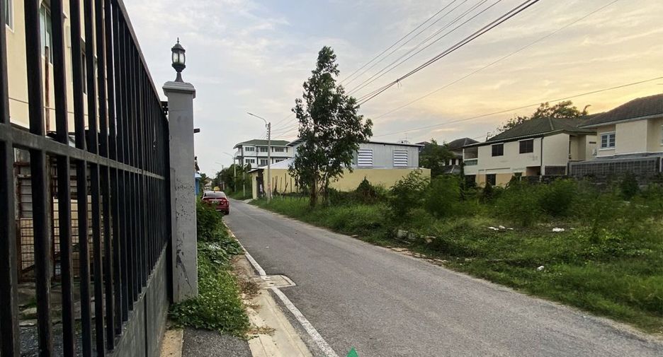 Local comercial en venta de 14 habitaciones en Bang Bua Thong, Nonthaburi