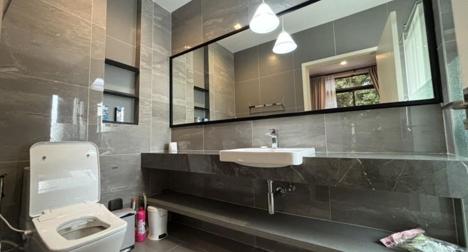 For sale 6 bedrooms house in Sai Mai, Bangkok