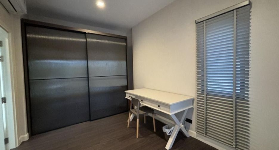 For sale 6 bedrooms house in Sai Mai, Bangkok