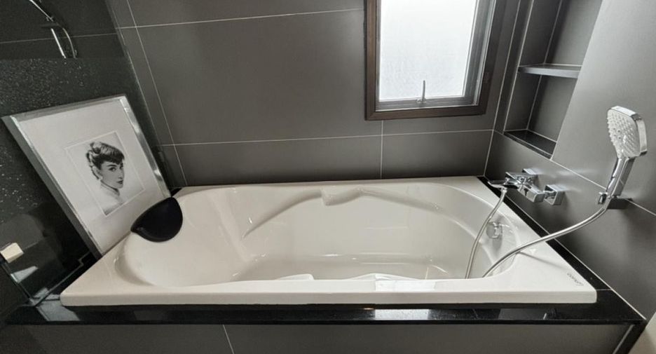 For sale 6 bedrooms house in Sai Mai, Bangkok