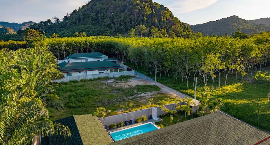 For sale 3 bedrooms villa in Mueang Krabi, Krabi