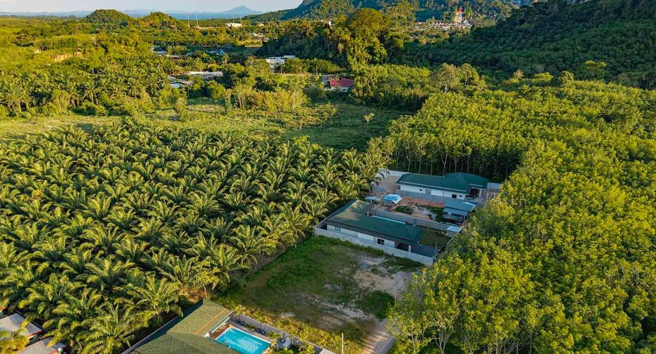 For sale 3 bedrooms villa in Mueang Krabi, Krabi