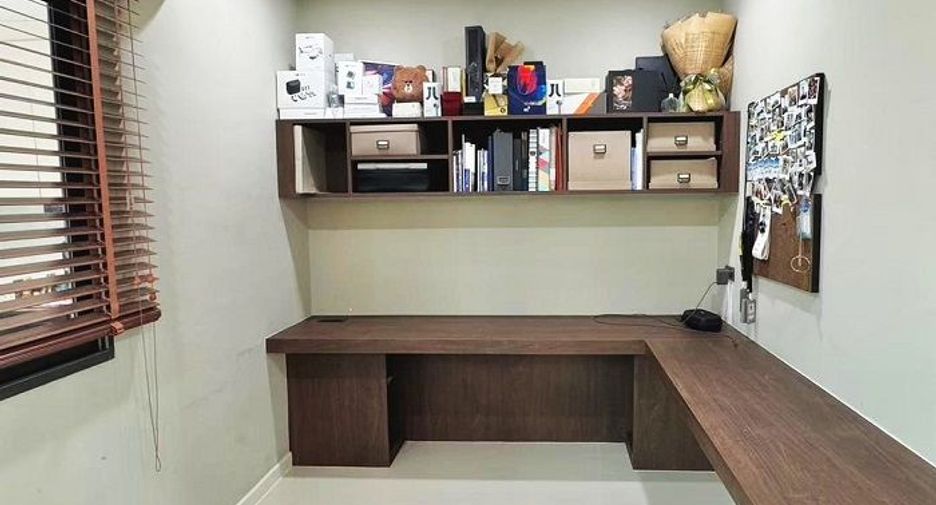 For sale 4 bedrooms townhouse in Mueang Pathum Thani, Pathum Thani
