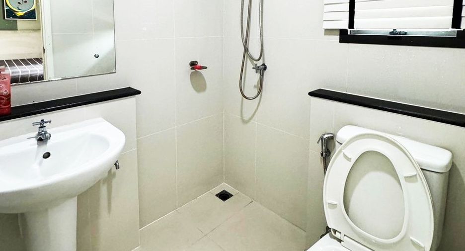 For sale 4 bedrooms townhouse in Mueang Pathum Thani, Pathum Thani