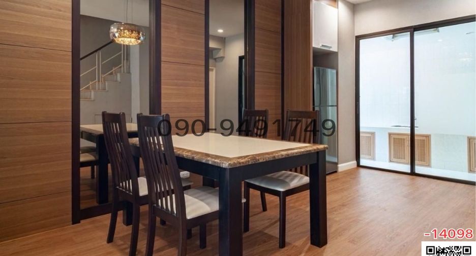 Casa adosada en venta de 3 habitaciones en Suan Luang, Bangkok