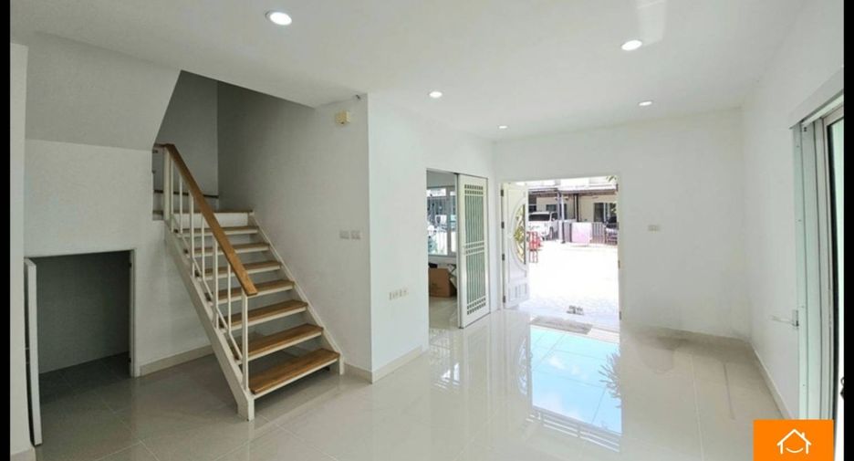 For sale 4 bedrooms townhouse in Khlong Sam Wa, Bangkok