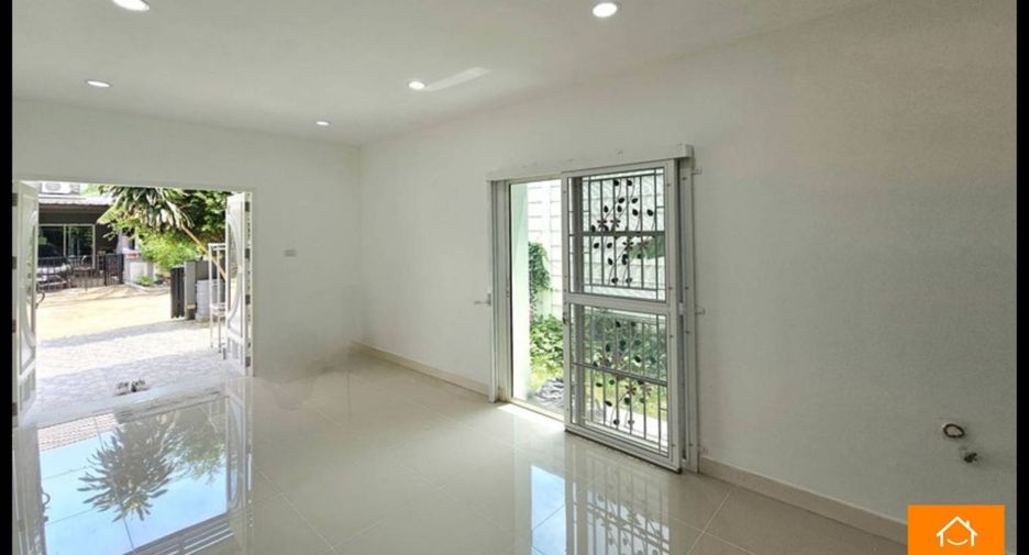 For sale 4 bedrooms townhouse in Khlong Sam Wa, Bangkok