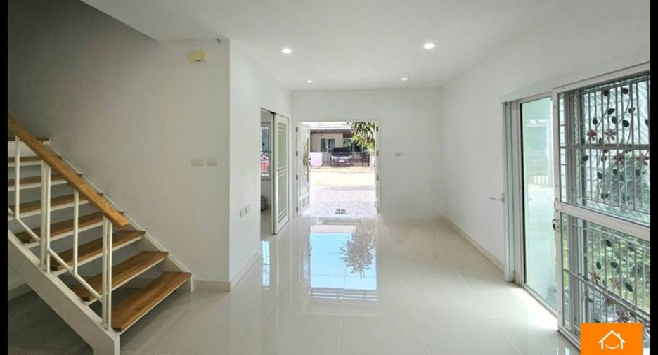 For sale 4 bedrooms townhouse in Khlong Sam Wa, Bangkok