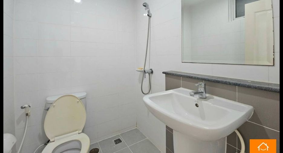 For sale 4 bedrooms townhouse in Khlong Sam Wa, Bangkok