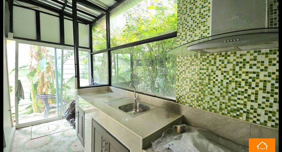 For sale 4 bedrooms townhouse in Khlong Sam Wa, Bangkok