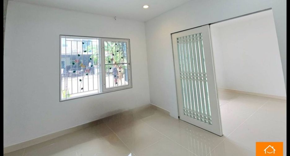 For sale 4 bedrooms townhouse in Khlong Sam Wa, Bangkok