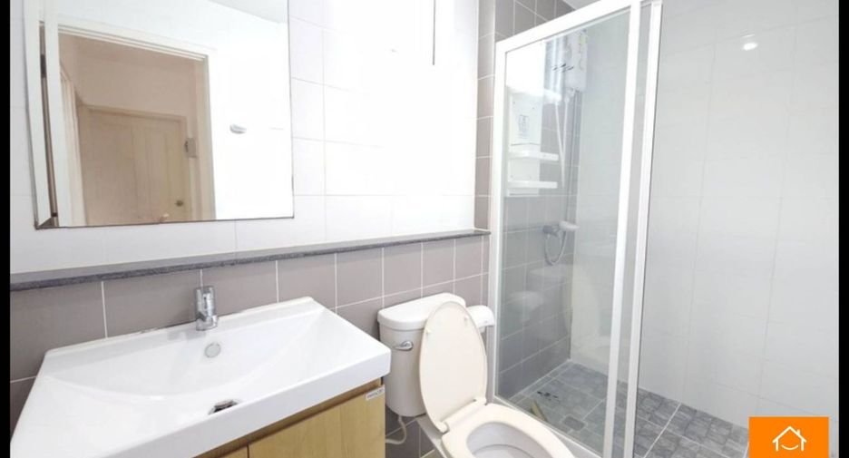For sale 4 bedrooms townhouse in Khlong Sam Wa, Bangkok
