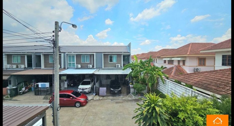 For sale 4 bedrooms townhouse in Khlong Sam Wa, Bangkok