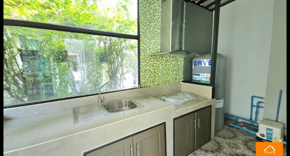 For sale 4 bedrooms townhouse in Khlong Sam Wa, Bangkok