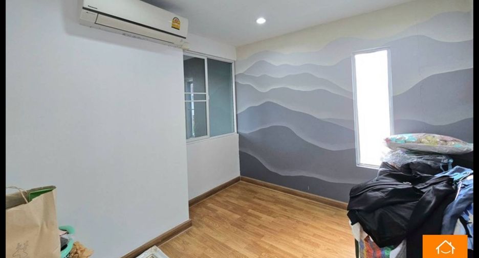 For sale 4 bedrooms townhouse in Khlong Sam Wa, Bangkok