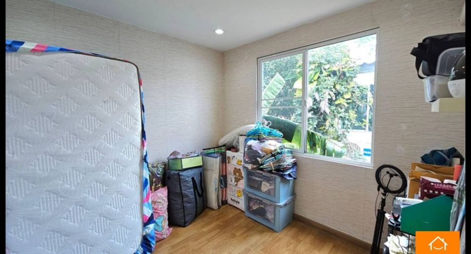 For sale 4 bedrooms townhouse in Khlong Sam Wa, Bangkok