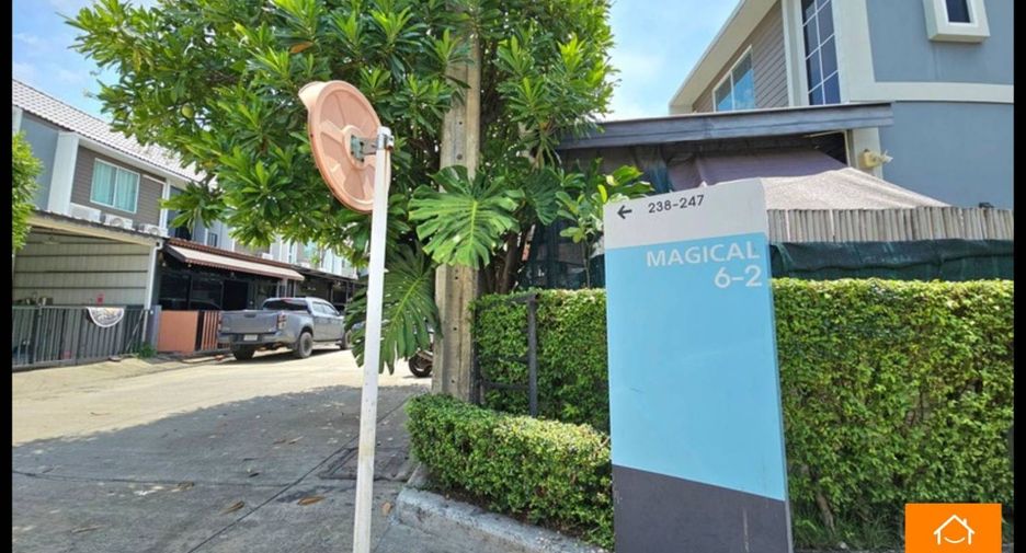 For sale 4 bedrooms townhouse in Khlong Sam Wa, Bangkok