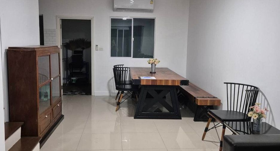 Casa adosada en venta de 3 habitaciones en Mueang Chiang Mai, Chiang Mai