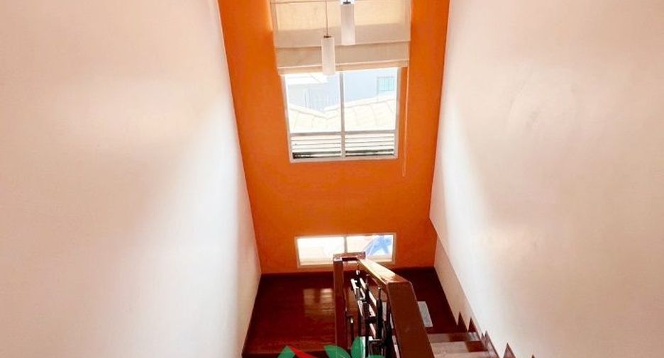 For sale 5 bedrooms house in Khan Na Yao, Bangkok