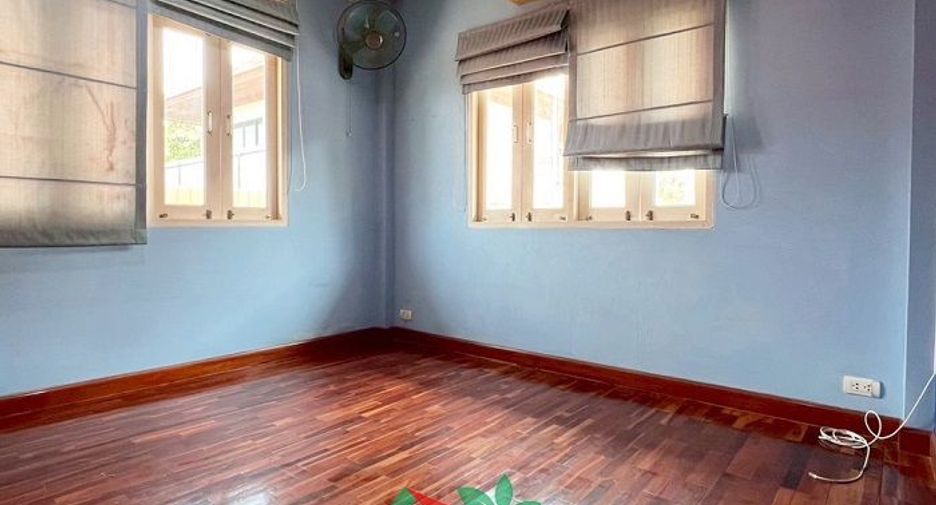 For sale 5 bedrooms house in Khan Na Yao, Bangkok