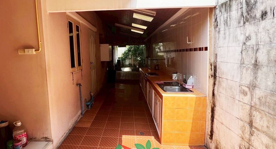 For sale 5 bedrooms house in Khan Na Yao, Bangkok