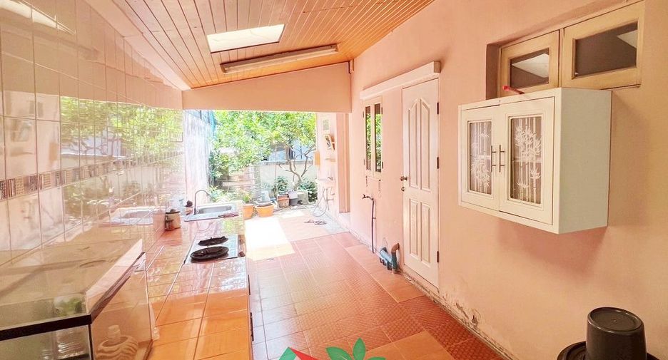 For sale 5 bedrooms house in Khan Na Yao, Bangkok