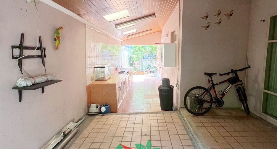 For sale 5 bedrooms house in Khan Na Yao, Bangkok