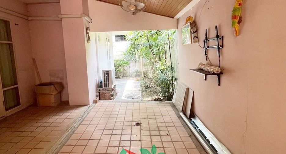 For sale 5 bedrooms house in Khan Na Yao, Bangkok