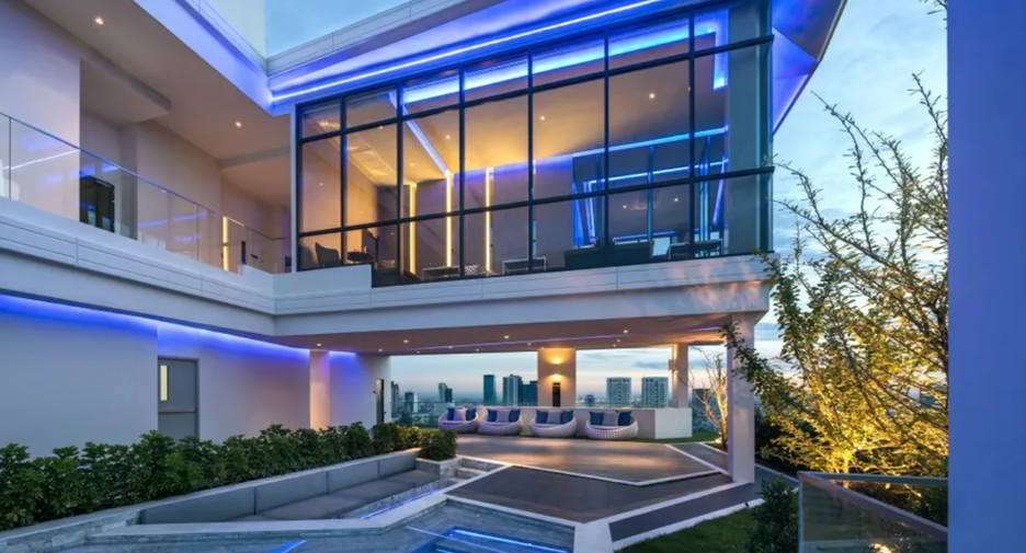 For sale 2 bedrooms condo in Watthana, Bangkok