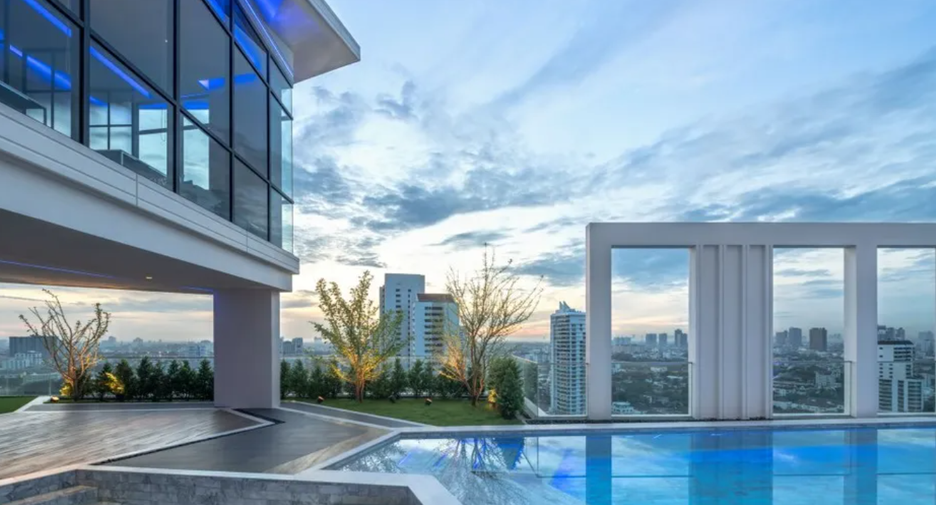 For sale 2 bedrooms condo in Watthana, Bangkok