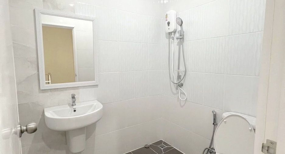 For rent 2 bedrooms townhouse in Mueang Chiang Mai, Chiang Mai