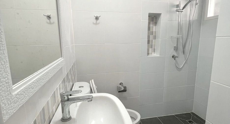 For rent 2 bedrooms townhouse in Mueang Chiang Mai, Chiang Mai
