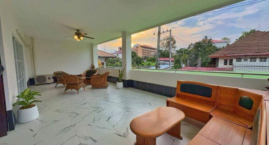 For rent 3 bedrooms house in North Pattaya, Pattaya