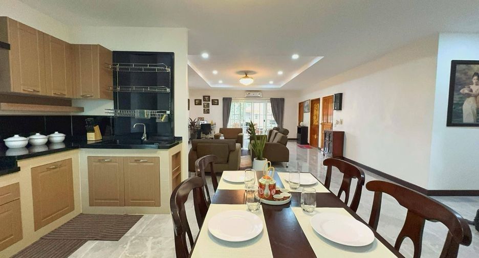 For rent 3 bedrooms house in North Pattaya, Pattaya