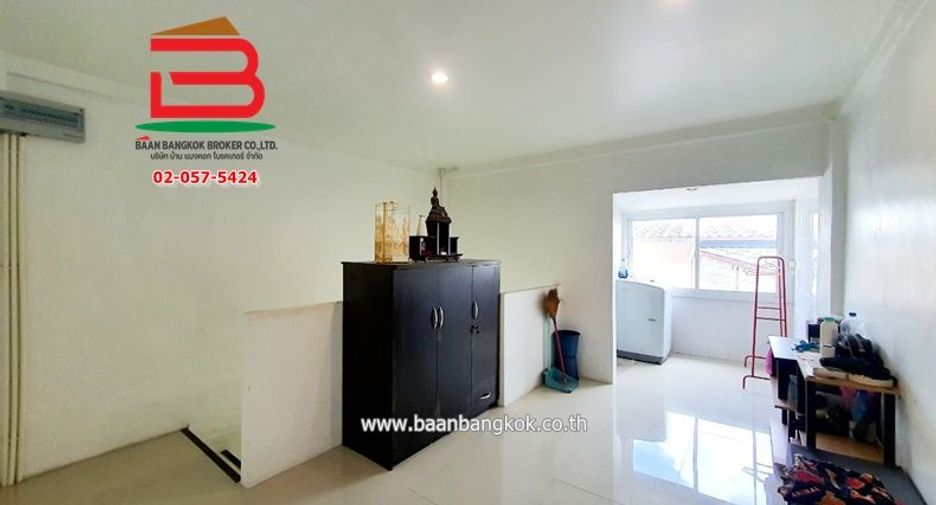 À vendre 1 chambre maison de ville à Sai Mai, Bangkok