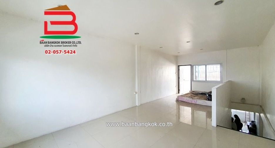 À vendre 1 chambre maison de ville à Sai Mai, Bangkok