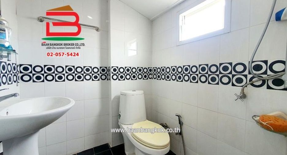 À vendre 1 chambre maison de ville à Sai Mai, Bangkok