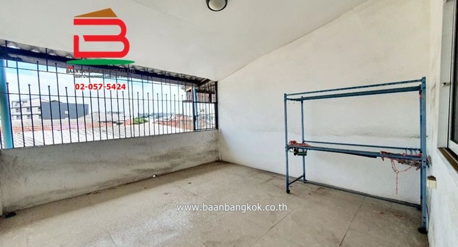 À vendre 1 chambre maison de ville à Sai Mai, Bangkok