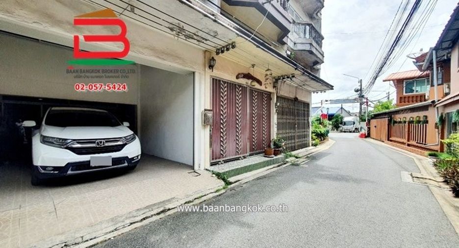 À vendre 1 chambre maison de ville à Sai Mai, Bangkok