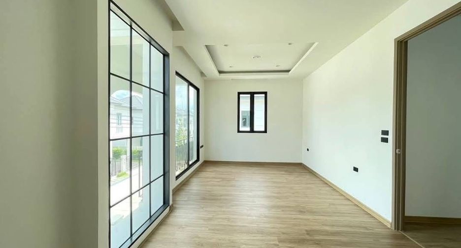For sale 4 bedrooms house in Ban Pho, Chachoengsao