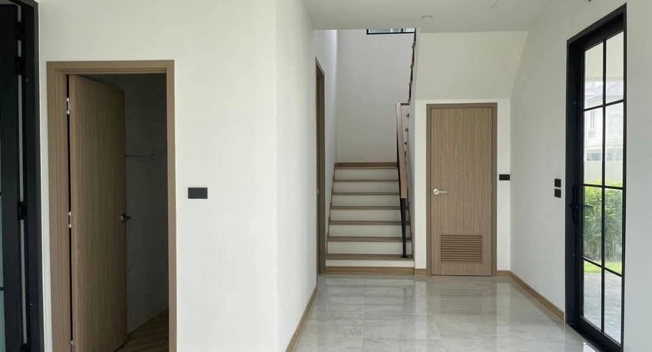 For sale 4 bedrooms house in Ban Pho, Chachoengsao