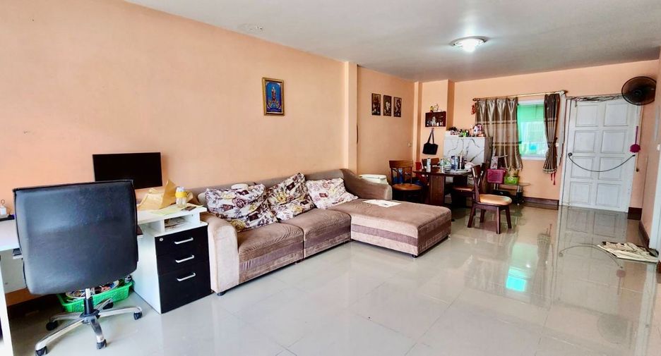 For sale 3 bedrooms townhouse in Mueang Chachoengsao, Chachoengsao