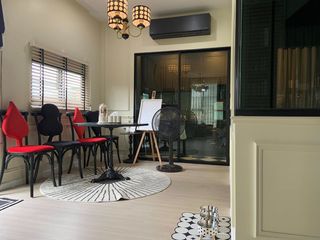 Reihenhaus zur Miete und zum Kauf mit 2 Zimmer in Lat Krabang, Bangkok