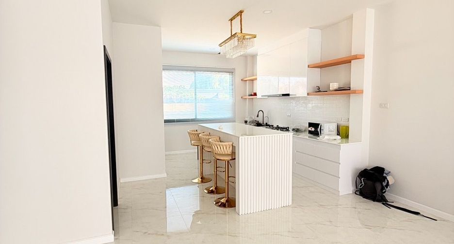 Villa en venta de 4 habitaciones en Jomtien, Pattaya