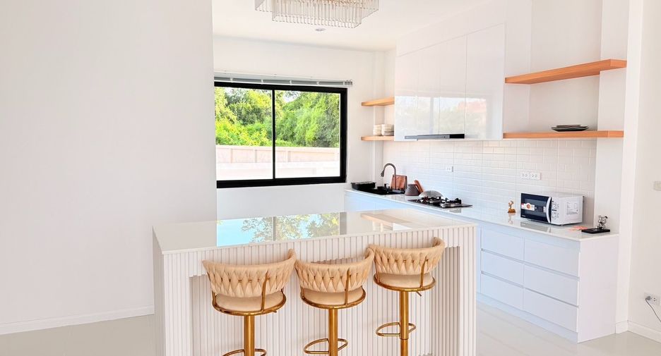For sale 4 bedrooms villa in Jomtien, Pattaya